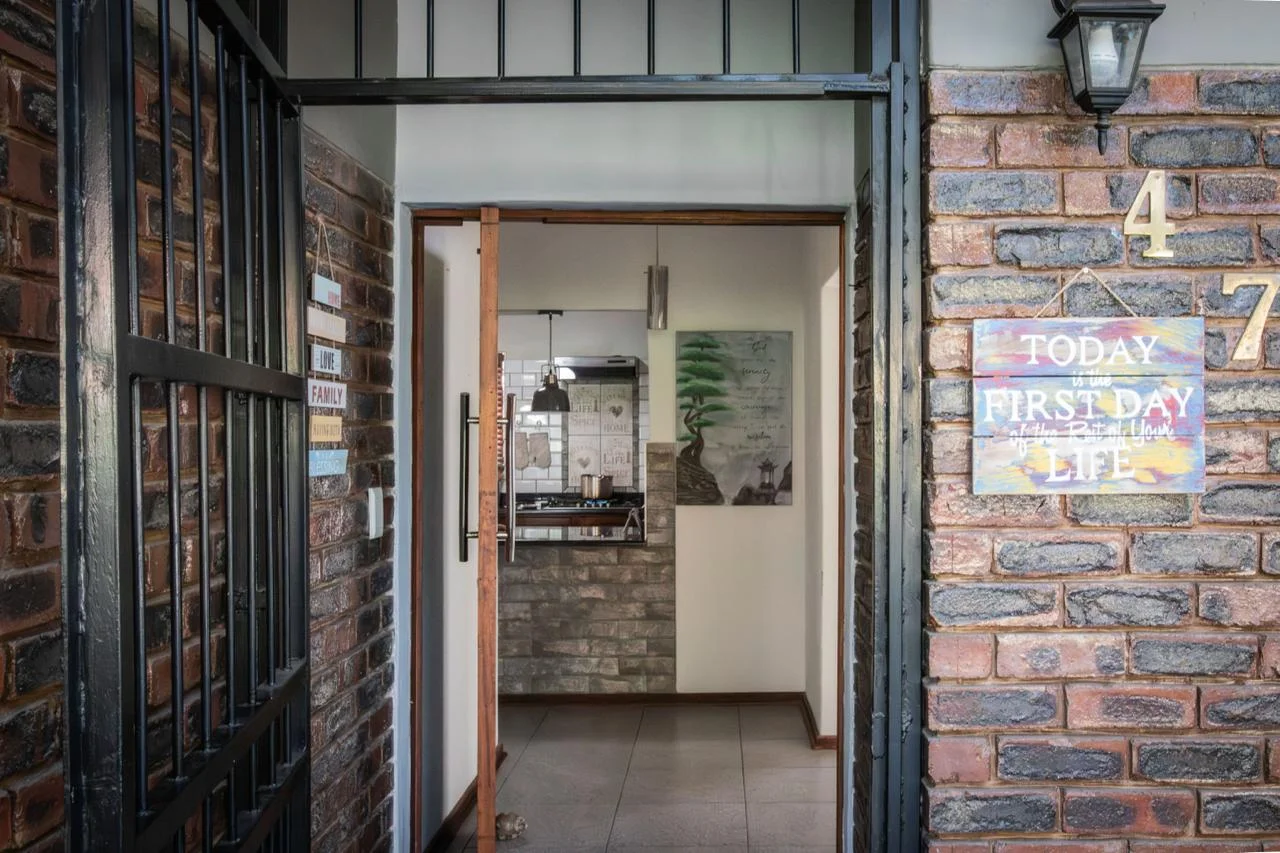 Peaceful exterior of On The Mend halfway house in Waterkloof Ridge, Pretoria